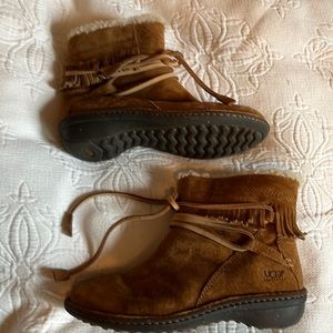 Ugg size 7 moccasin boot
